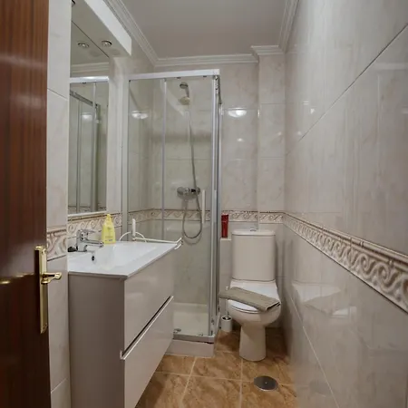 Muy Amplio, Con Wifi Y A 12 Minutos Del Centro Apartman Gijón