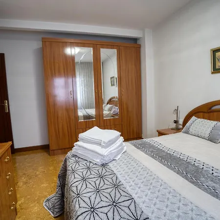 Muy Amplio, Con Wifi Y A 12 Minutos Del Centro Apartmán Gijón